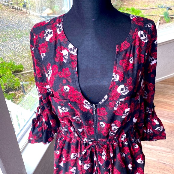 💀Beautiful skull & rose dress 🌹 - Picture 6 of 16